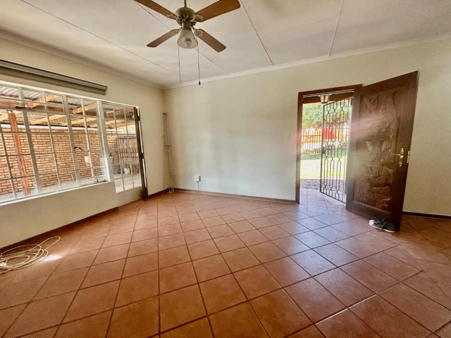 5 Bedroom Property for Sale in Ifafi North West